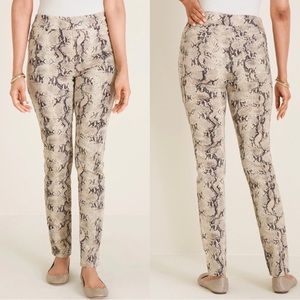 NWT Chicos snakeskin pattern jeans size large (14)